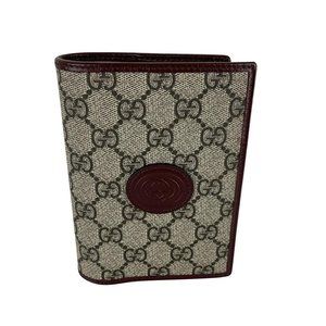 Gucci Women's Interlocking GG Supreme Retro Passport Case Beige & Brown